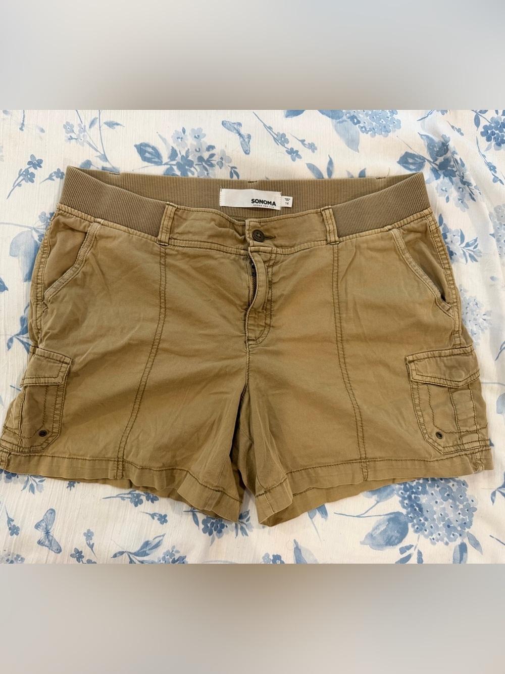 SONOMA Tan Cargo Shorts with Stretch Waist Size 14